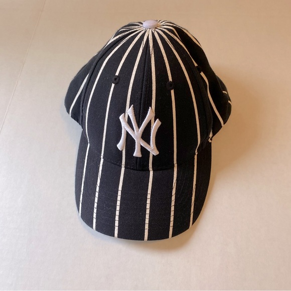 Yankees Baseball Cap, Black with White Stripes, adjustable sizing, Unisex - Picture 1 of 4